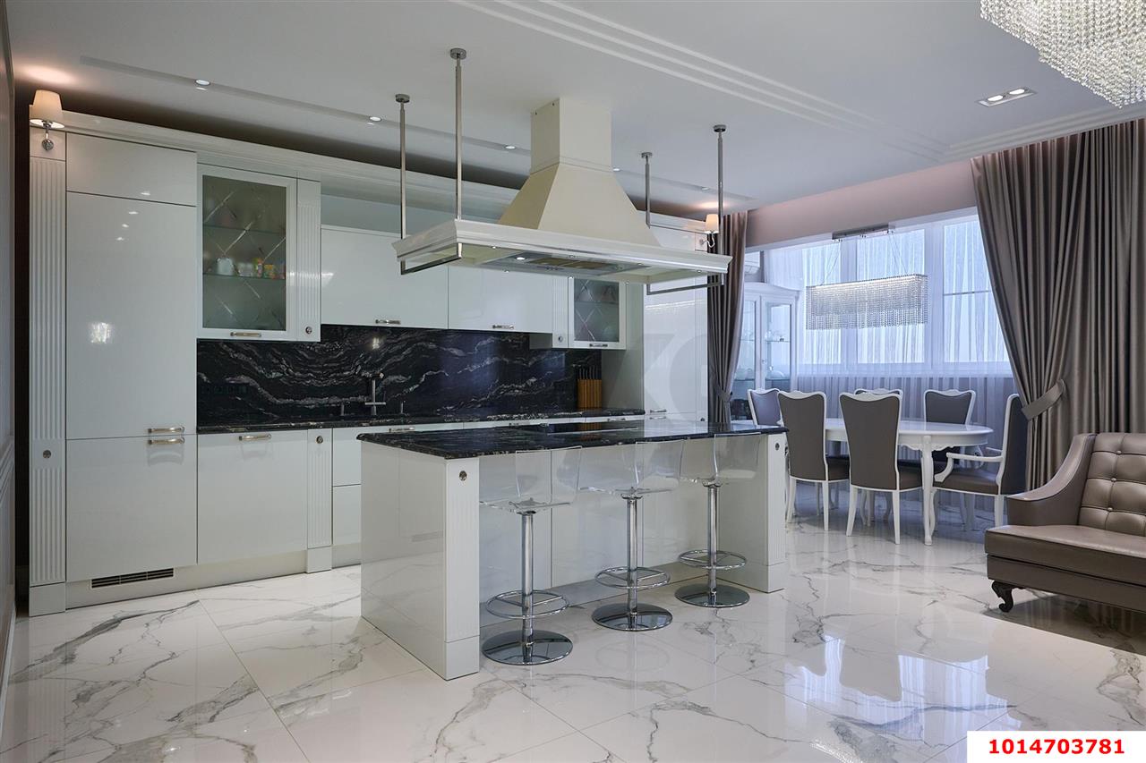 3-комнатная квартира 175 м², 18/24 эт. — фото 1