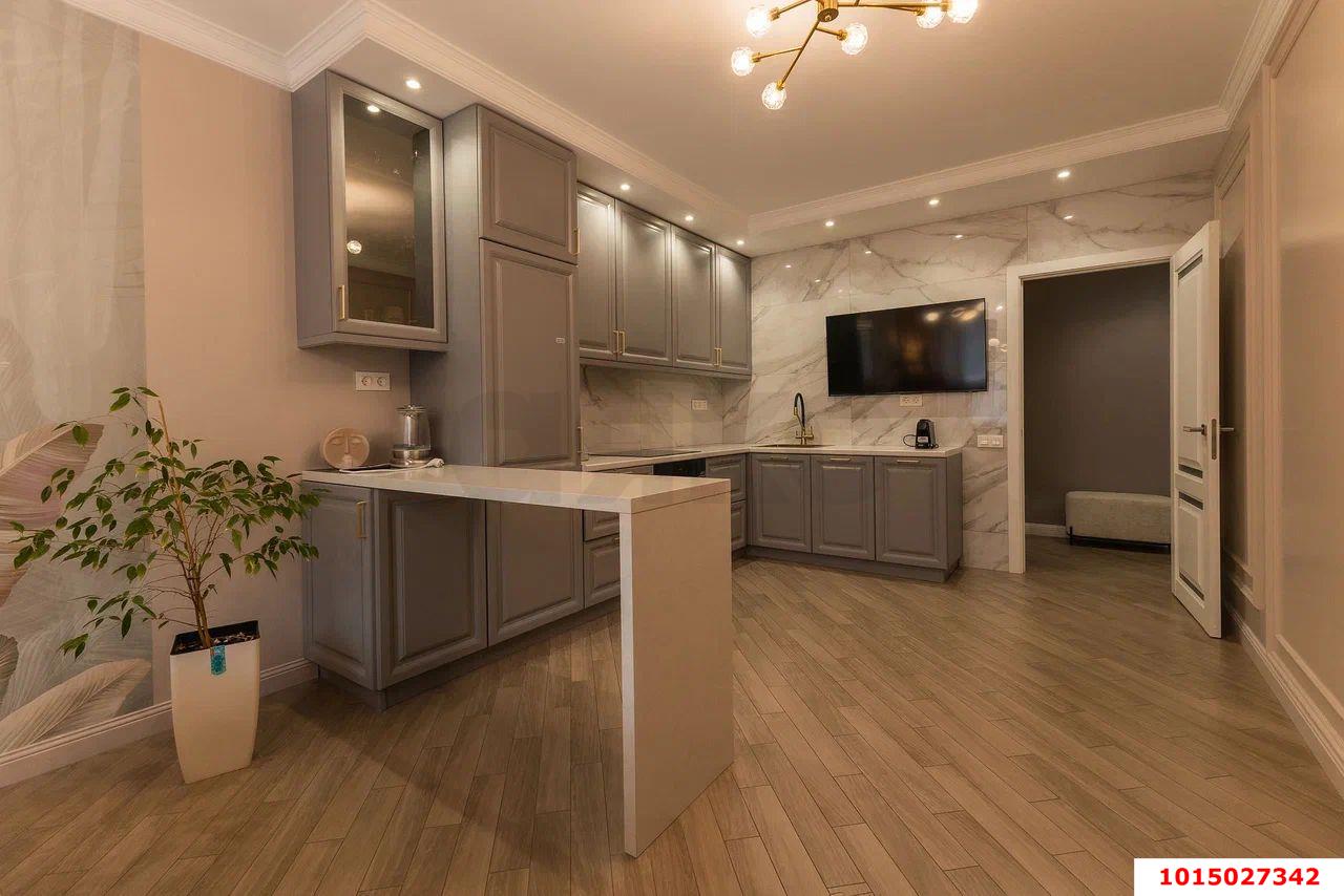 2-комнатная квартира 70 м², 2/22 эт. — фото 3