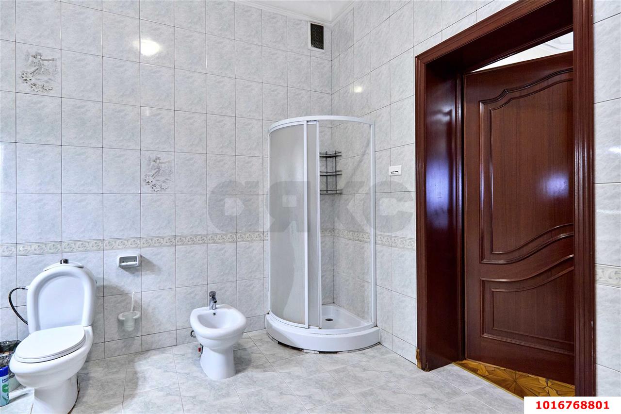 Дом 330 м² + 10 сот., 2 эт. — фото 10