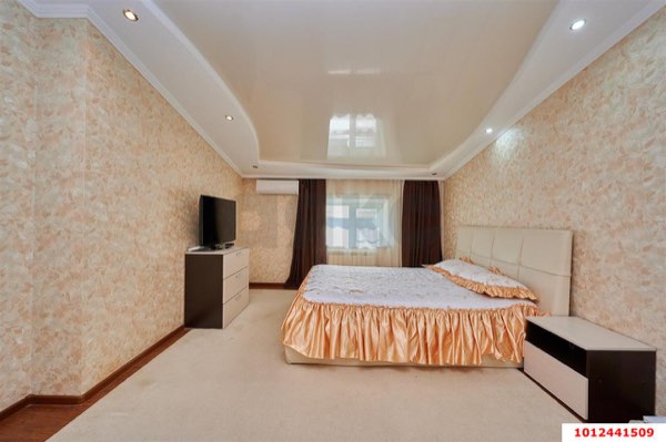 2-комнатная квартира 77 м², 8/8 эт.