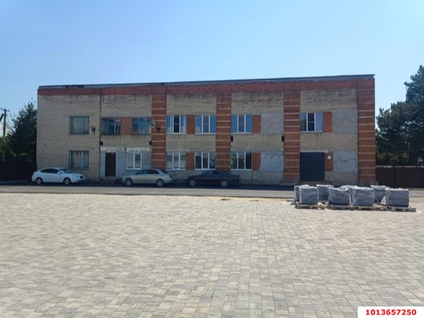 Отдельное здание 929 м², 1/2 эт.