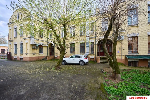 5+-комнатная квартира 200 м², 2/2 эт.